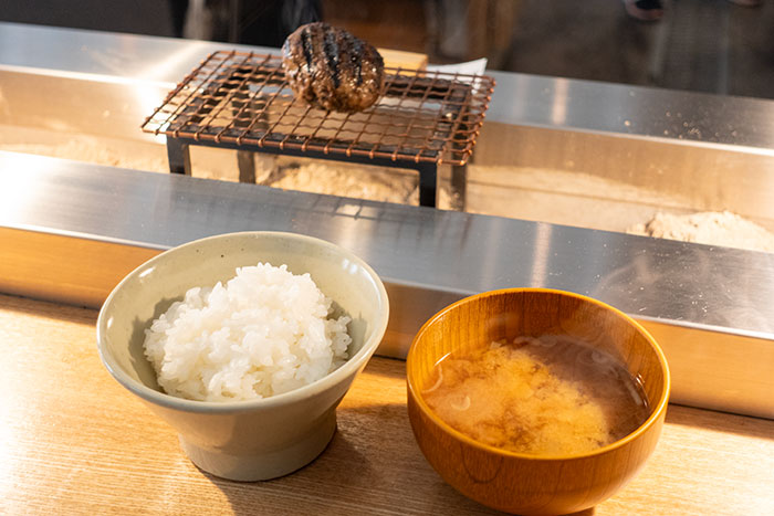 「挽肉と米 今泉」で提供している「挽肉と米 定食」