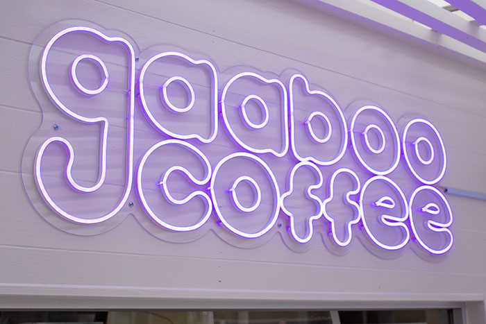 gaaboo coffee（ガーブーコーヒー）のネオン看板